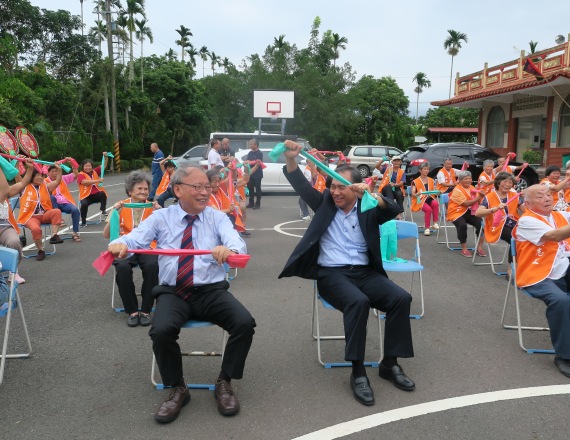 嘉豐海洋國際-社會責任 | 何董事長與徐玥圓副董事長 參加臺灣企銀 嘉義縣中埔鄉深坑社區發展協會 銀髪樂齡學堂 揭牌典禮 嘉豐海洋國際-社會責任 | 何董事長與徐玥圓副董事長 參加臺灣企銀 嘉義縣中埔鄉深坑社區發展協會 銀髪樂齡學堂 揭牌典禮