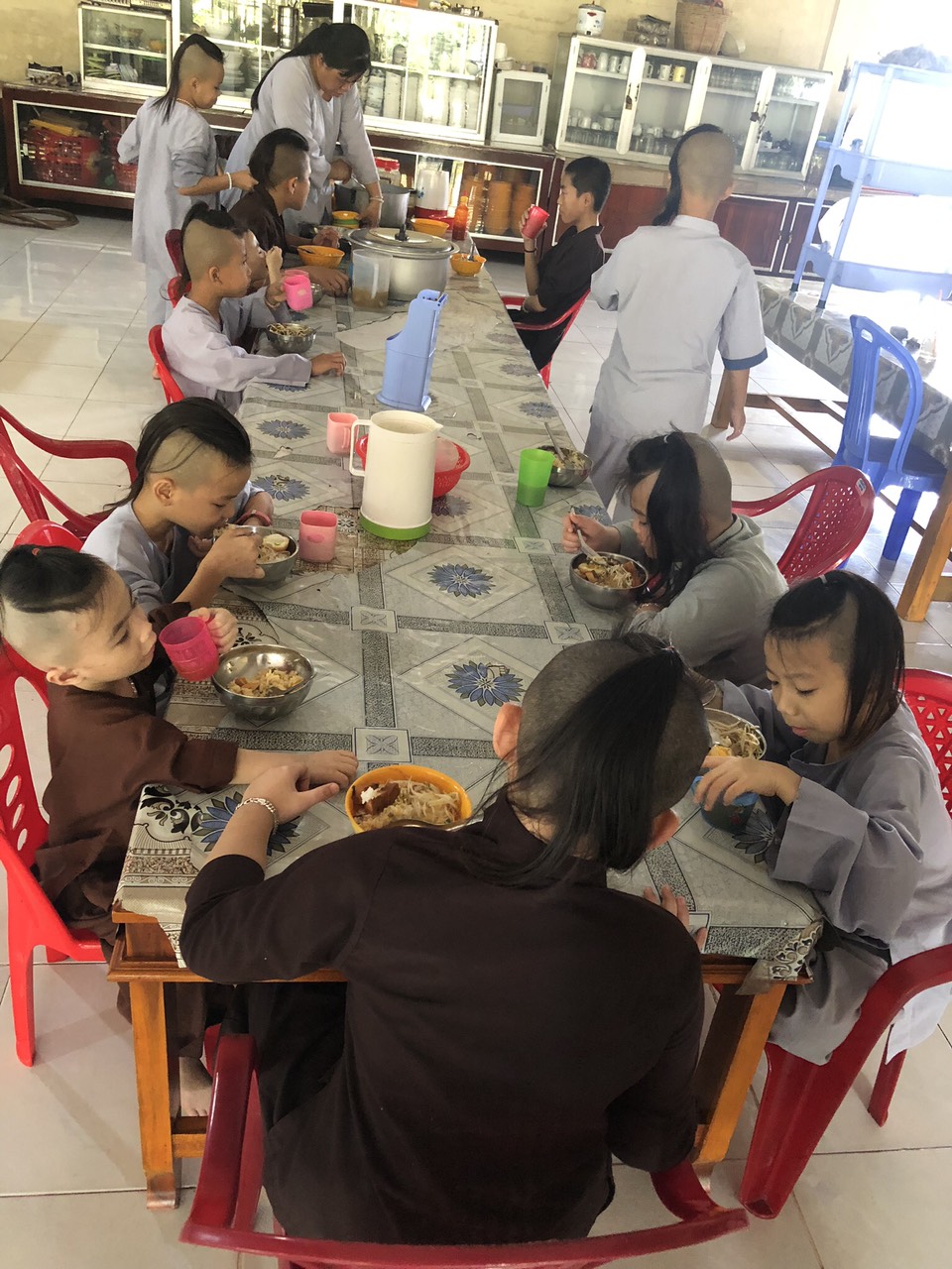 嘉豐海洋國際-社會責任 | 嘉豐海洋 捐贈物資 至 HUNG PHUOC寺廟兼孤兒撫養中心