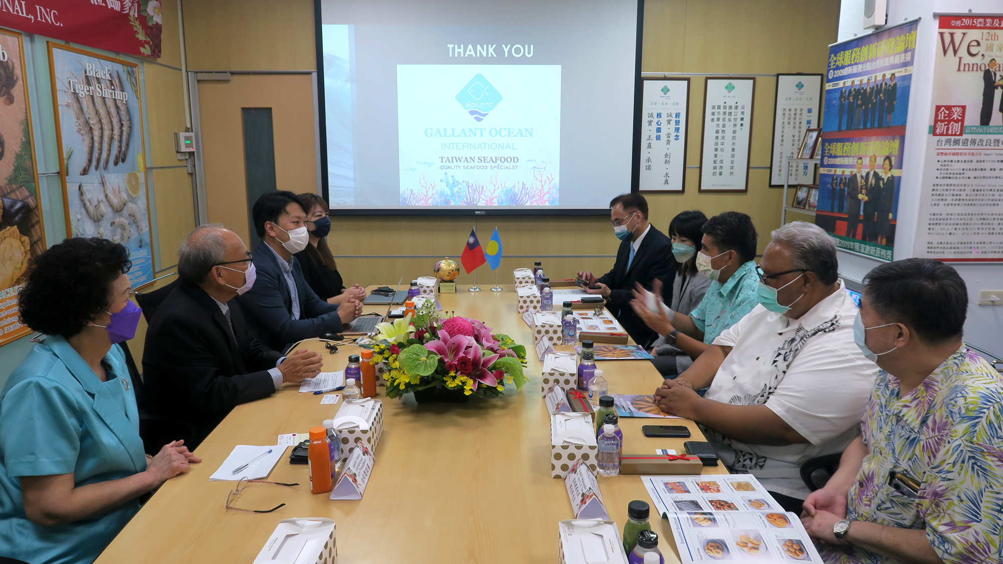 嘉豐海洋國際-企業新聞 | 歡迎 帛琉 惠恕仁總統、帛琉駐台 歐儒侃大使、中華民國駐帛琉 黎倩儀大使、帛琉親善大使 蔡佳儒 先生、臺企創投 林昌育董事長、嘉義大學水生生物科學系 郭建賢教授、外交部貴賓 於10/18蒞臨參訪嘉豐集團，共同探討於水產養殖與加工領域投資與合作方案